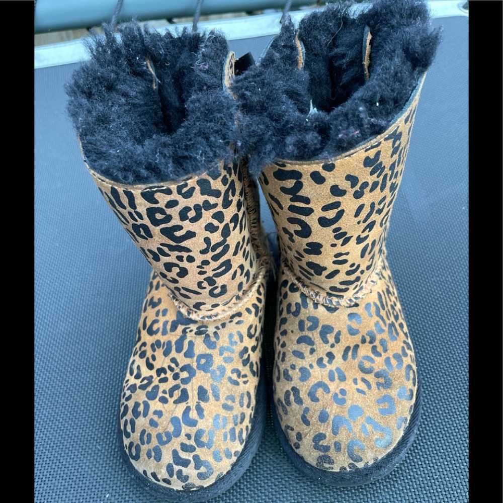 Little girls leopard print Ugg boots